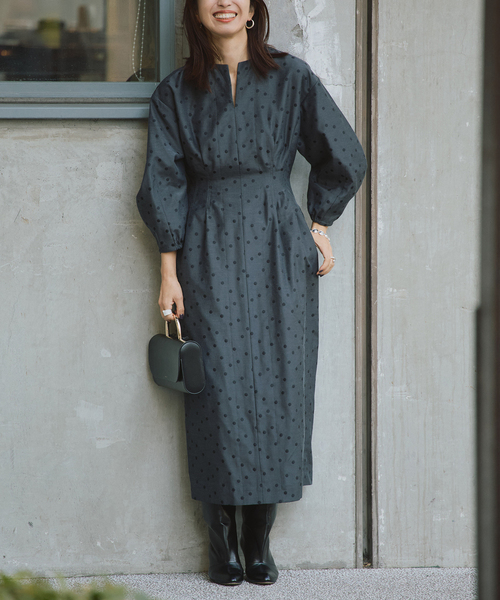 VERMEIL par iena（ヴェルメイユパーイエナ）の「DOTジャガード ウエストシェイプワンピース（ワンピース・レディース・チャコールグレー/アイボリー・38/36/40）」の2枚目の写真