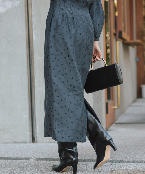 VERMEIL par iena（ヴェルメイユパーイエナ）の「DOTジャガード ウエストシェイプワンピース（ワンピース・レディース・チャコールグレー/アイボリー・38/36/40）」の4枚目の写真