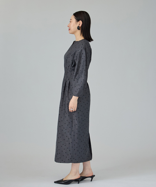 VERMEIL par iena（ヴェルメイユパーイエナ）の「DOTジャガード ウエストシェイプワンピース（ワンピース・レディース・チャコールグレー/アイボリー・38/36/40）」の7枚目の写真