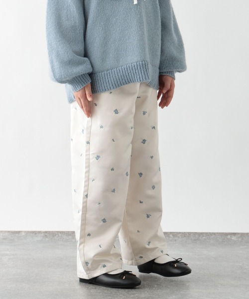 GLOBAL WORK(グローバルワーク)の「サテン花刺繍パンツ/638317(その他パンツ・キッズ・アイボリー/ブラック・130cm/140cm/150cm/160cm)」の20枚目の写真