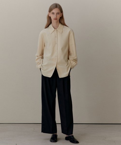 UNNOUT(アナウト)の「MINIMAL CORDUROY SHIRT - BUTTER(シャツ/ブラウス・レディース・その他・ONE SIZE)」の2枚目の写真
