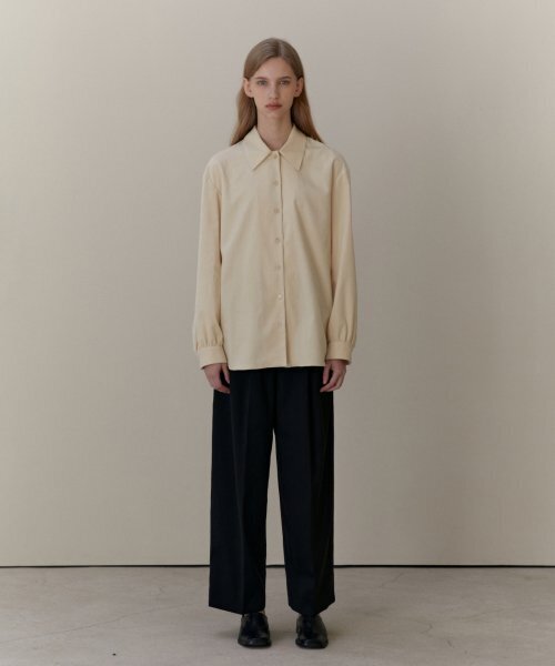 UNNOUT(アナウト)の「MINIMAL CORDUROY SHIRT - BUTTER(シャツ/ブラウス・レディース・その他・ONE SIZE)」の3枚目の写真