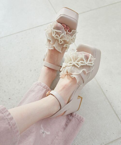 MAJESTIC LEGON（マジェスティックレゴン）の「パールフリルボリュームサンダル（サンダル・レディース・グレー/アイボリー/グレイッシュベージュ/ブラック・SMALL/MEDIUM/LARGE/X-LARGE）」の13枚目の写真