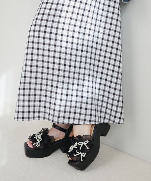 MAJESTIC LEGON（マジェスティックレゴン）の「パールフリルボリュームサンダル（サンダル・レディース・グレー/アイボリー/グレイッシュベージュ/ブラック・SMALL/MEDIUM/LARGE/X-LARGE）」の17枚目の写真