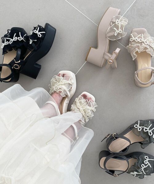 MAJESTIC LEGON（マジェスティックレゴン）の「パールフリルボリュームサンダル（サンダル・レディース・グレー/アイボリー/グレイッシュベージュ/ブラック・SMALL/MEDIUM/LARGE/X-LARGE）」の21枚目の写真