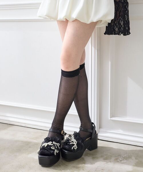 MAJESTIC LEGON(マジェスティックレゴン)の「パールフリルボリュームサンダル(サンダル・レディース・グレー/アイボリー/グレイッシュベージュ/ブラック・SMALL/MEDIUM/LARGE/X-LARGE)」の14枚目の写真