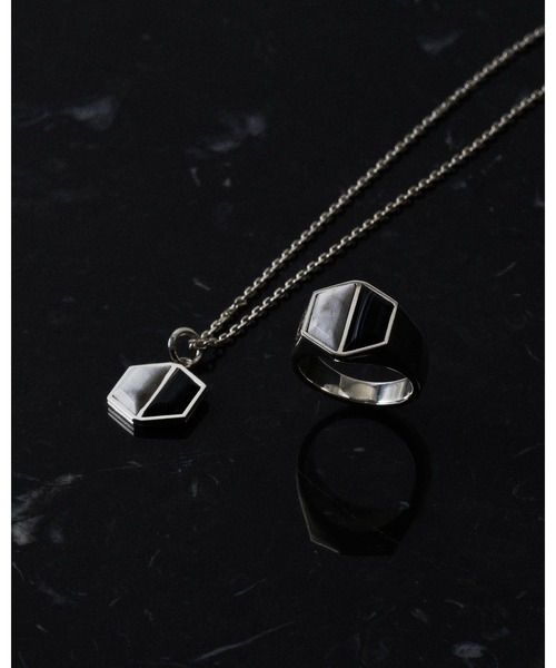 FORSOMEONE(フォーサムワン)の「FORSOMEONE W TM RING ONYX HOWLITE(リング・メンズ・シルバー・11/19)」の7枚目の写真