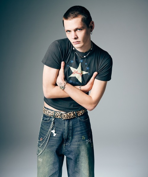 glamb(グラム)の「Skin-Tight Star T-Shirt / スキンタイトスターTシャツ(Tシャツ/カットソー・メンズ・ブラック/ホワイト・S/M/L)」の4枚目の写真
