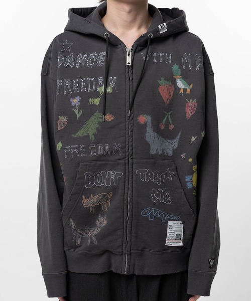 Maison MIHARA YASUHIRO（メゾンミハラヤスヒロ）の「【MIHARAYASUHIRO/ミハラヤスヒロ】KIDS DOODLE PARKA（パーカー・メンズ・ホワイト/ブラック・44/48/46）」の14枚目の写真