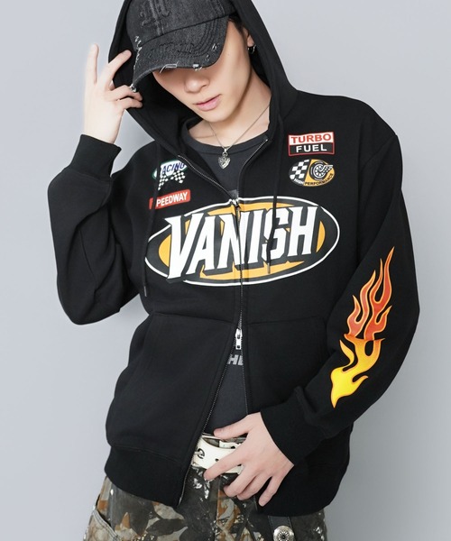 SPINNS（スピンズ）の「【内田金吾くん着用】レギュラー丈ダブルジップパーカー/レーシングプリントロゴ（パーカー・メンズ・アッシュグレー/ブラック/レッド・ONESIZE）」の2枚目の写真