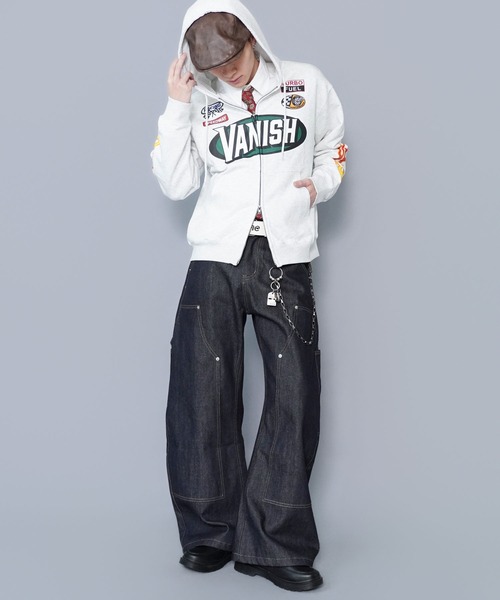 SPINNS（スピンズ）の「【内田金吾くん着用】レギュラー丈ダブルジップパーカー/レーシングプリントロゴ（パーカー・メンズ・アッシュグレー/ブラック/レッド・ONESIZE）」の12枚目の写真