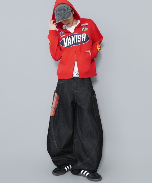 SPINNS（スピンズ）の「【内田金吾くん着用】レギュラー丈ダブルジップパーカー/レーシングプリントロゴ（パーカー・メンズ・アッシュグレー/ブラック/レッド・ONESIZE）」の21枚目の写真