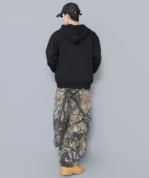 SPINNS（スピンズ）の「【内田金吾くん着用】レギュラー丈ダブルジップパーカー/レーシングプリントロゴ（パーカー・メンズ・アッシュグレー/ブラック/レッド・ONESIZE）」の6枚目の写真