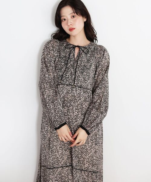 le.coeur blanc(ルクールブラン)の「Fanaka別注フラワー柄ワンピース(ワンピース・レディース・ブラック系その他・38)」の8枚目の写真