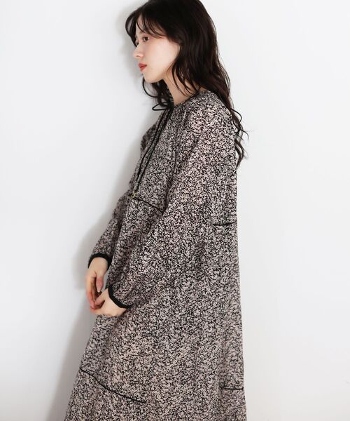 le.coeur blanc(ルクールブラン)の「Fanaka別注フラワー柄ワンピース(ワンピース・レディース・ブラック系その他・38)」の9枚目の写真