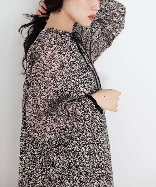 le.coeur blanc(ルクールブラン)の「Fanaka別注フラワー柄ワンピース(ワンピース・レディース・ブラック系その他・38)」の11枚目の写真