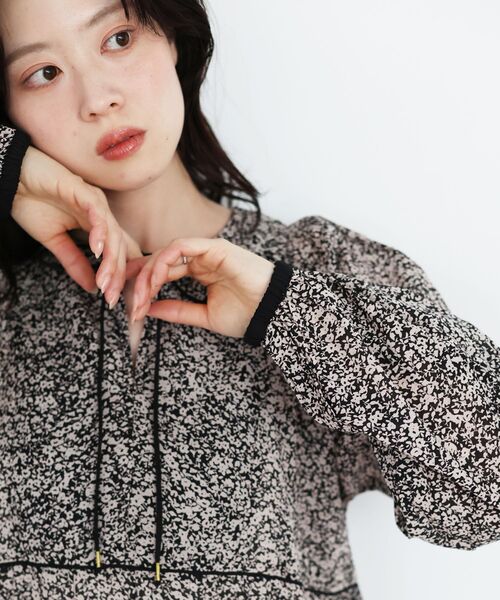 le.coeur blanc(ルクールブラン)の「Fanaka別注フラワー柄ワンピース(ワンピース・レディース・ブラック系その他・38)」の12枚目の写真