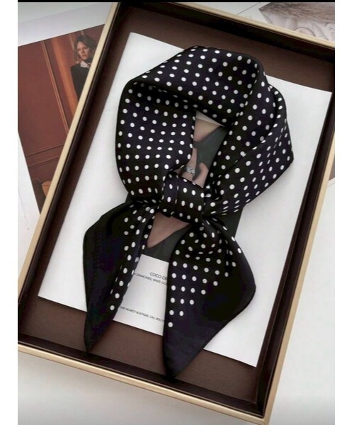 ARTIFICIAL SWEETENER（アーティフィシャル　スウィートナー）の「【 ARTIFICIAL SWEETENER 】シルクタッチ ドット柄 スカーフ（バンダナ/スカーフ・メンズ・ブラック系3/ブラック系1/ネイビー/ホワイト系1/ブラック系2/ホワイト系2/ブラウン・FREE）」の4枚目の写真