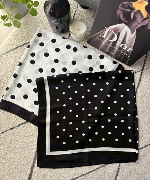 ARTIFICIAL SWEETENER（アーティフィシャル　スウィートナー）の「【 ARTIFICIAL SWEETENER 】シルクタッチ ドット柄 スカーフ（バンダナ/スカーフ・メンズ・ブラック系3/ブラック系1/ネイビー/ホワイト系1/ブラック系2/ホワイト系2/ブラウン・FREE）」の5枚目の写真
