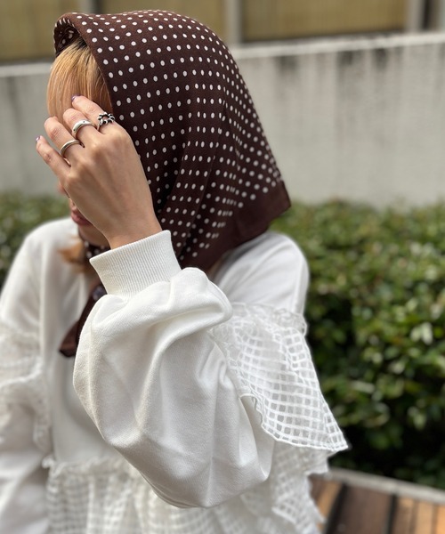 ARTIFICIAL SWEETENER（アーティフィシャル　スウィートナー）の「【 ARTIFICIAL SWEETENER 】シルクタッチ ドット柄 スカーフ（バンダナ/スカーフ・メンズ・ブラック系3/ブラック系1/ネイビー/ホワイト系1/ブラック系2/ホワイト系2/ブラウン・FREE）」の6枚目の写真