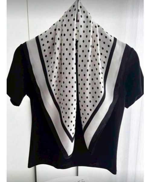 ARTIFICIAL SWEETENER（アーティフィシャル　スウィートナー）の「【 ARTIFICIAL SWEETENER 】シルクタッチ ドット柄 スカーフ（バンダナ/スカーフ・メンズ・ブラック系3/ブラック系1/ネイビー/ホワイト系1/ブラック系2/ホワイト系2/ブラウン・FREE）」の11枚目の写真
