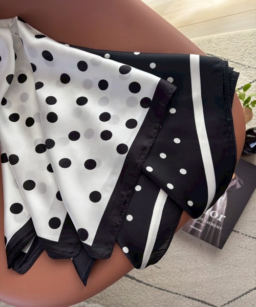 ARTIFICIAL SWEETENER（アーティフィシャル　スウィートナー）の「【 ARTIFICIAL SWEETENER 】シルクタッチ ドット柄 スカーフ（バンダナ/スカーフ・メンズ・ブラック系3/ブラック系1/ネイビー/ホワイト系1/ブラック系2/ホワイト系2/ブラウン・FREE）」の22枚目の写真