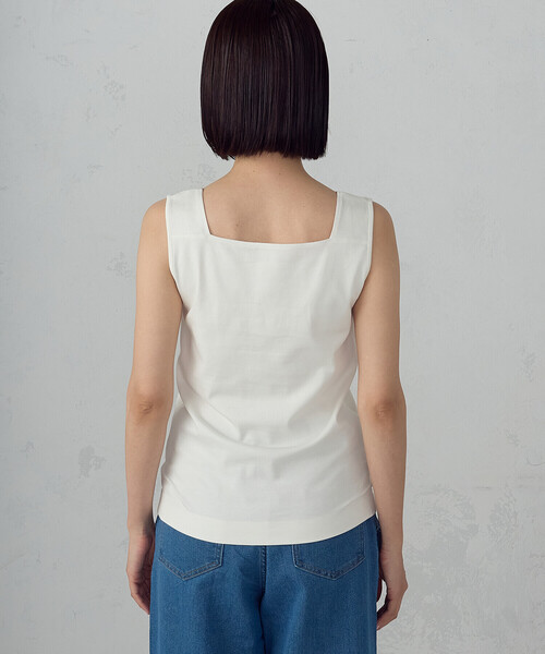 COMME CA ISM（コムサイズム）の「2WAYスクエア ネックタンクトップ（タンクトップ・レディース・ホワイト/ブラック・MEDIUM/LARGE）」の8枚目の写真