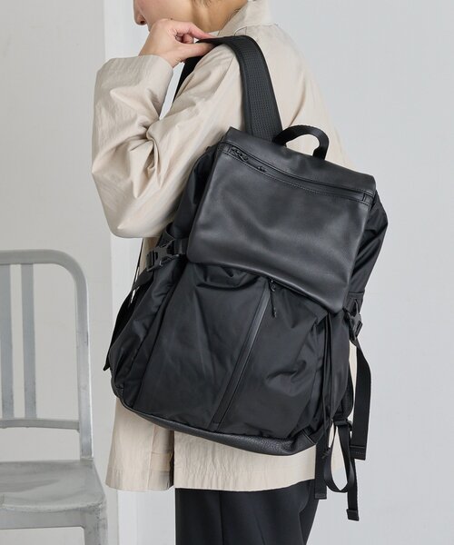 ear PAPILLONNER（イアパピヨネ）の「【ouchi監修】レザーコンビライトリュック（バックパック/リュック・レディース・カーキ/ブラック・FREE）」の2枚目の写真
