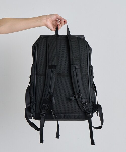 ear PAPILLONNER（イアパピヨネ）の「【ouchi監修】レザーコンビライトリュック（バックパック/リュック・レディース・カーキ/ブラック・FREE）」の5枚目の写真