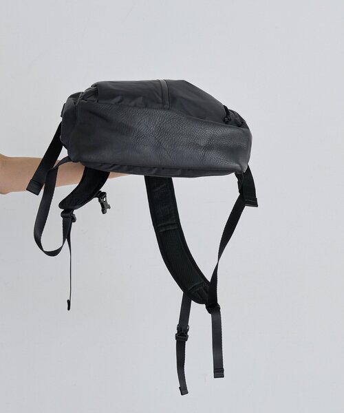 ear PAPILLONNER（イアパピヨネ）の「【ouchi監修】レザーコンビライトリュック（バックパック/リュック・レディース・カーキ/ブラック・FREE）」の6枚目の写真
