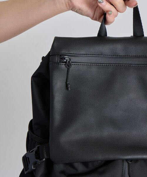 ear PAPILLONNER（イアパピヨネ）の「【ouchi監修】レザーコンビライトリュック（バックパック/リュック・レディース・カーキ/ブラック・FREE）」の12枚目の写真