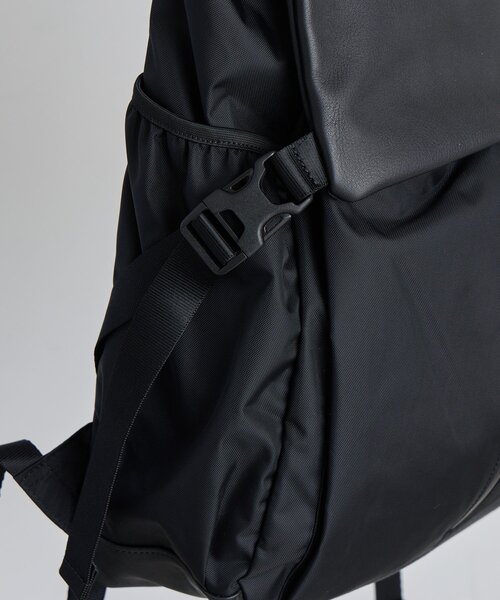 ear PAPILLONNER（イアパピヨネ）の「【ouchi監修】レザーコンビライトリュック（バックパック/リュック・レディース・カーキ/ブラック・FREE）」の16枚目の写真