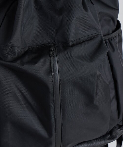 ear PAPILLONNER（イアパピヨネ）の「【ouchi監修】レザーコンビライトリュック（バックパック/リュック・レディース・カーキ/ブラック・FREE）」の19枚目の写真