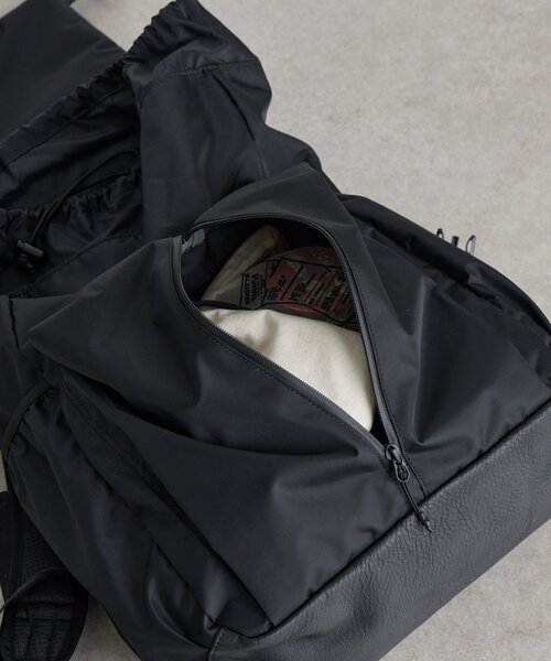 ear PAPILLONNER（イアパピヨネ）の「【ouchi監修】レザーコンビライトリュック（バックパック/リュック・レディース・カーキ/ブラック・FREE）」の20枚目の写真