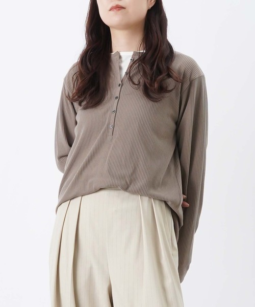 LUCA/LADY LUCK LUCA（ルカ/レディラックルカ）の「LC/LLL リブヘンリーネックプルオーバー（Tシャツ/カットソー・レディース・オフホワイト/グレー/ブラック/グレイッシュベージュ・FREE）」の4枚目の写真