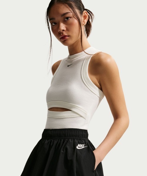 NIKE(ナイキ)の「NIKE Women's Loose Bubble Skirt(ナイキ ウィメンズ ルーズ バブル スカート)(スカート・レディース・ブラック系・SMALL/MEDIUM/LARGE)」の6枚目の写真