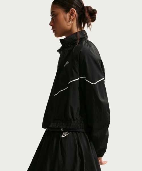 NIKE(ナイキ)の「NIKE Women's Loose Bubble Skirt(ナイキ ウィメンズ ルーズ バブル スカート)(スカート・レディース・ブラック系・SMALL/MEDIUM/LARGE)」の7枚目の写真