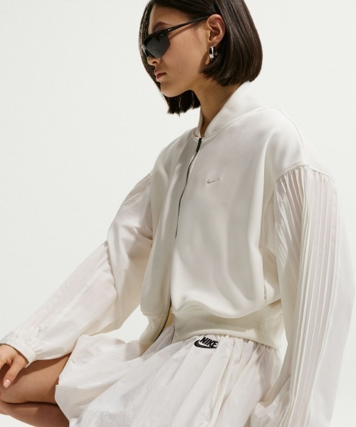 NIKE(ナイキ)の「NIKE Women's Loose Bubble Skirt(ナイキ ウィメンズ ルーズ バブル スカート)(スカート・レディース・ブラック系・SMALL/MEDIUM/LARGE)」の3枚目の写真