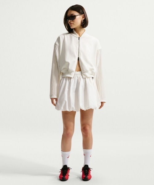 NIKE(ナイキ)の「NIKE Women's Loose Bubble Skirt(ナイキ ウィメンズ ルーズ バブル スカート)(スカート・レディース・ブラック系・SMALL/MEDIUM/LARGE)」の5枚目の写真