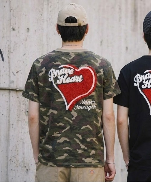 SPINNS(スピンズ)の「ハートバックプリント半袖Tシャツ/サガラ刺繍ロゴ /ワンポイント(Tシャツ/カットソー・メンズ・ホワイト/ブラック/ネイビー/ウッドランド・ONESIZE)」の4枚目の写真