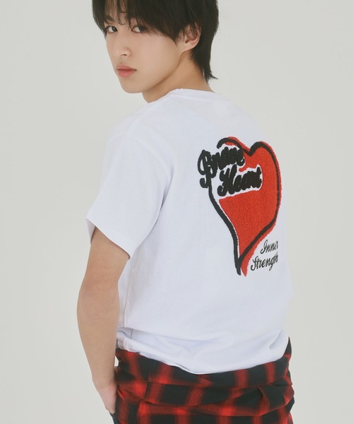 SPINNS(スピンズ)の「ハートバックプリント半袖Tシャツ/サガラ刺繍ロゴ /ワンポイント(Tシャツ/カットソー・メンズ・ホワイト/ブラック/ネイビー/ウッドランド・ONESIZE)」の22枚目の写真