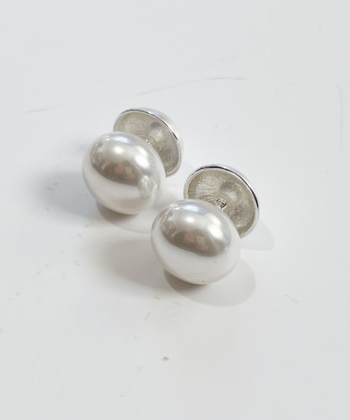 yu-ka(ユーカ)の「YU-KA:パールキャッチスタッドピアス Pearl-backed stud earrings(ピアス(両耳用)・レディース・シルバー/ゴールド・FREE)」の1枚目の写真
