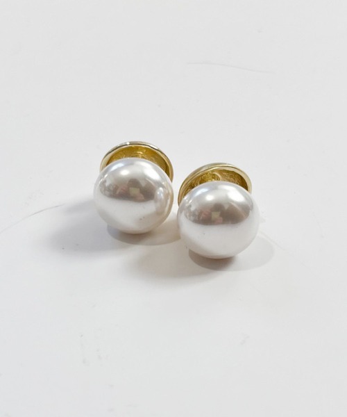 yu-ka(ユーカ)の「YU-KA:パールキャッチスタッドピアス Pearl-backed stud earrings(ピアス(両耳用)・レディース・シルバー/ゴールド・FREE)」の4枚目の写真