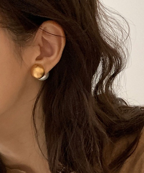 yu-ka(ユーカ)の「YU-KA:パールキャッチスタッドピアス Pearl-backed stud earrings(ピアス(両耳用)・レディース・シルバー/ゴールド・FREE)」の3枚目の写真