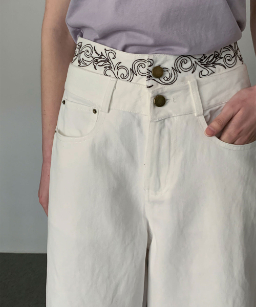 VASCARA（バスカラ）の「High Rise Two Button Cotton Pants (2colors)（その他パンツ・レディース・ホワイト/ベージュ・SMALL/MEDIUM）」の3枚目の写真