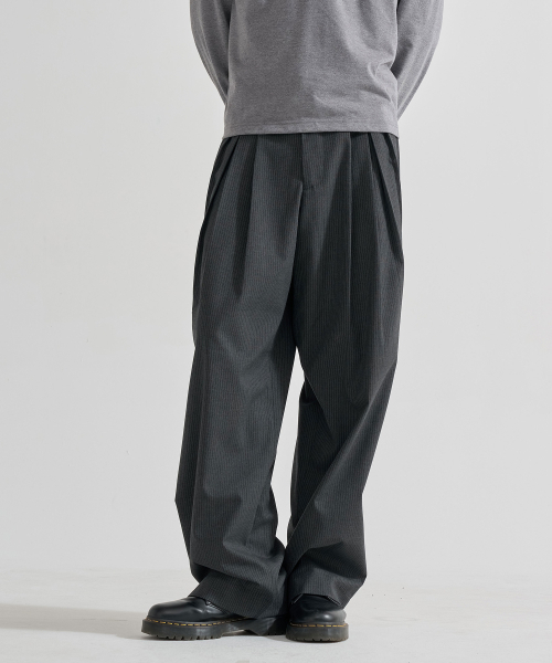 JUAN HOMME(ジュアンオム)の「ピンストライプマッドプリーツワイドトラウザー(チャコール)(スラックス・メンズ・その他・SMALL/MEDIUM/LARGE)」の5枚目の写真