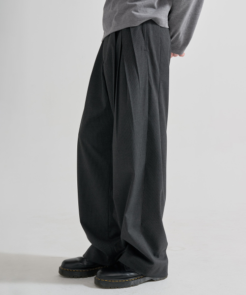 JUAN HOMME(ジュアンオム)の「ピンストライプマッドプリーツワイドトラウザー(チャコール)(スラックス・メンズ・その他・SMALL/MEDIUM/LARGE)」の6枚目の写真