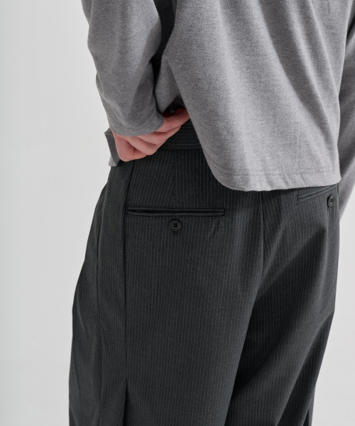 JUAN HOMME(ジュアンオム)の「ピンストライプマッドプリーツワイドトラウザー(チャコール)(スラックス・メンズ・その他・SMALL/MEDIUM/LARGE)」の7枚目の写真