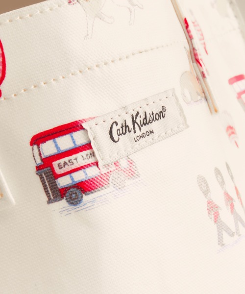 Cath Kidston(キャスキッドソン)の「ラージ ブックバッグ Queenies London(トートバッグ・レディース・クリーム・FREE)」の3枚目の写真
