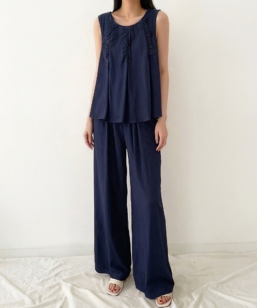 AMAJI(アマジ)の「フリルデザインセットアップ(ノースリーブトップス×ワイドパンツ)(セットアップ・レディース・ホワイト/ライトブルー/ベージュ/ネイビー・FREE)」の4枚目の写真